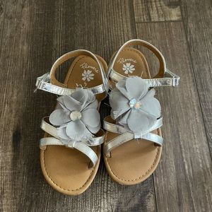 Little girls Silver flower Sandals size 11